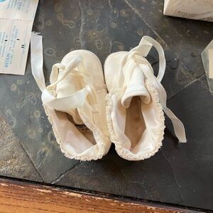 Vintage Baby Deer leather crib shoes size 2
in original box w/order form